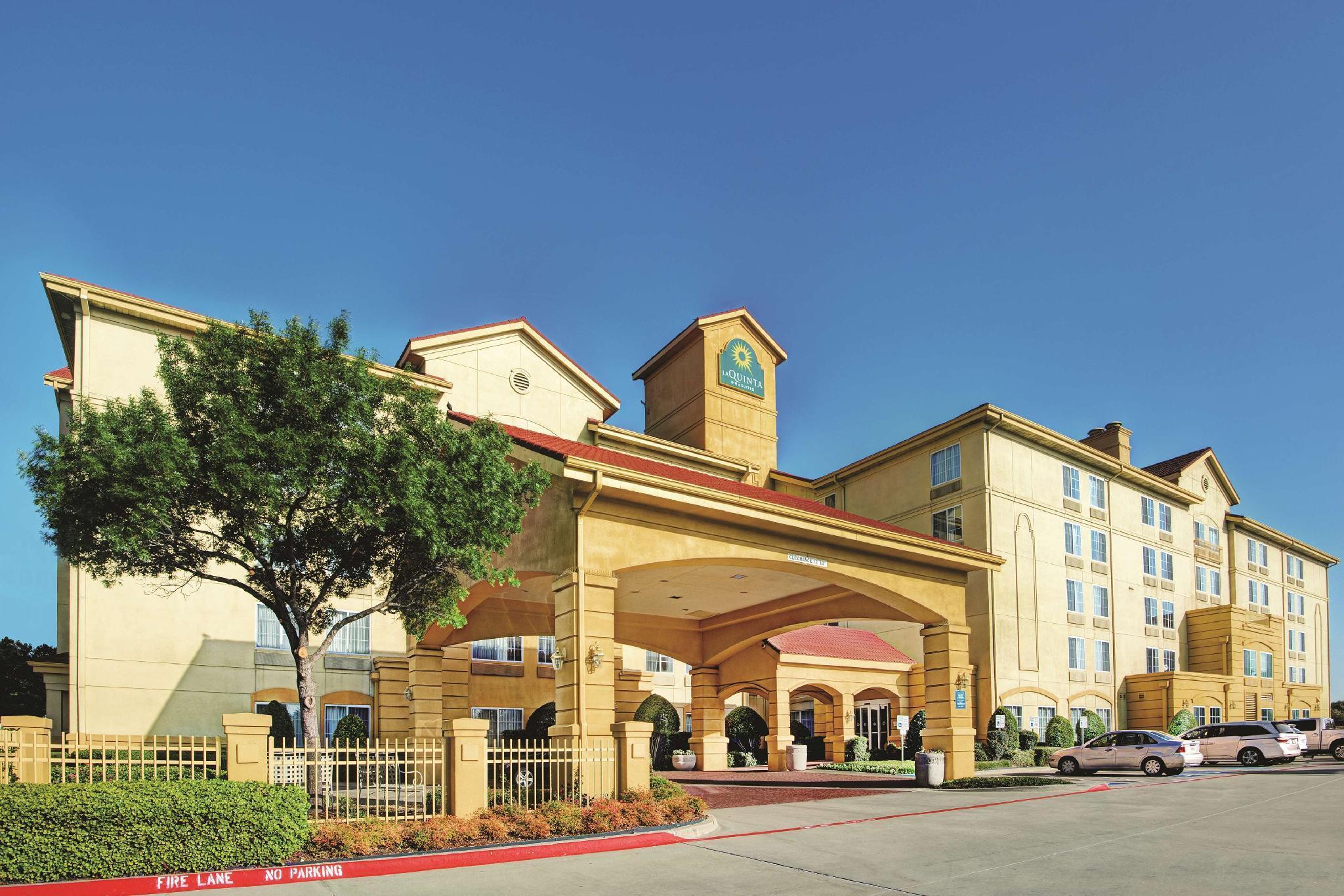 La Quinta By Wyndham Dfw Airport South / Irving Hotel Exterior photo