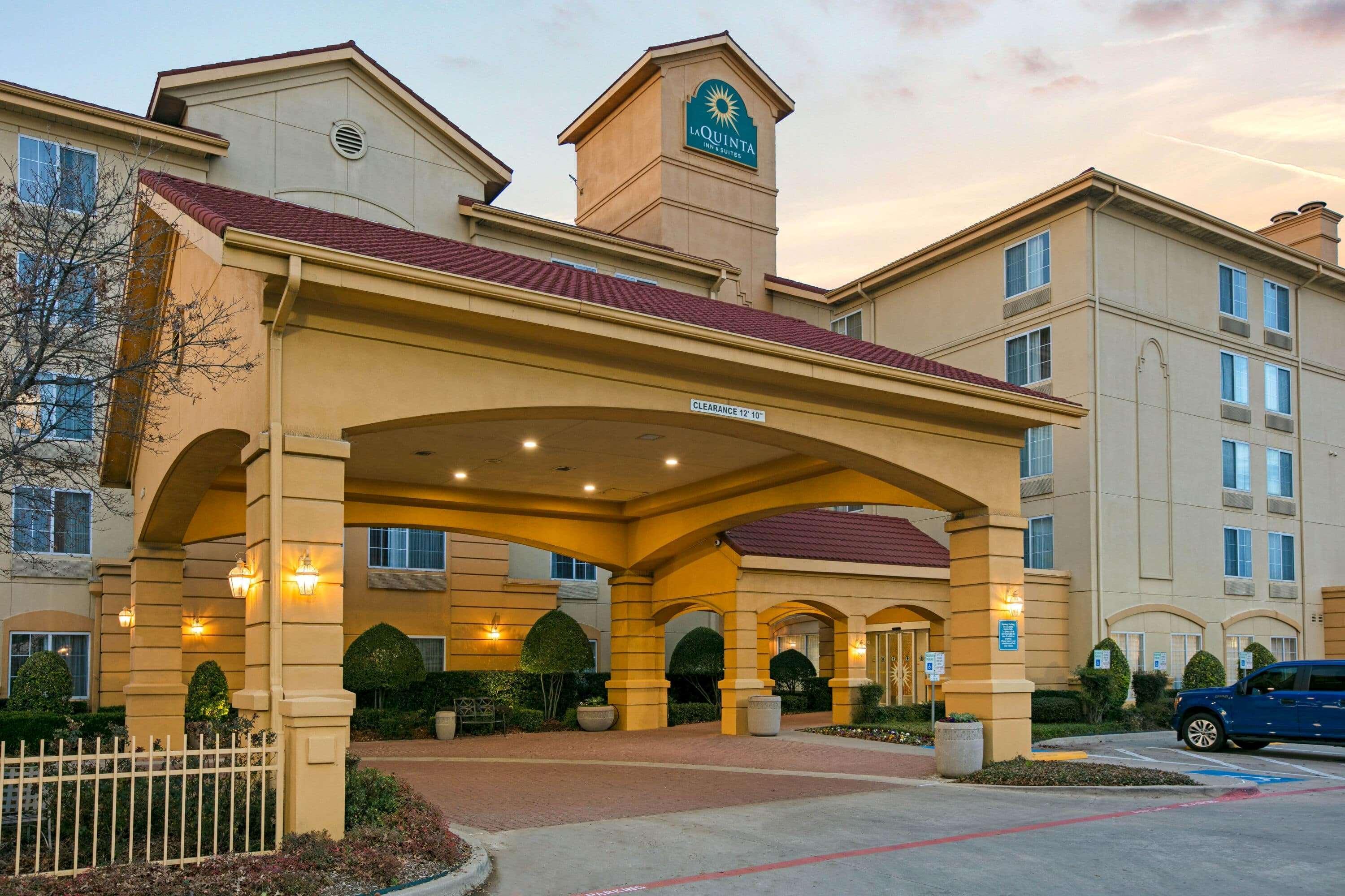 La Quinta By Wyndham Dfw Airport South / Irving Hotel Exterior photo