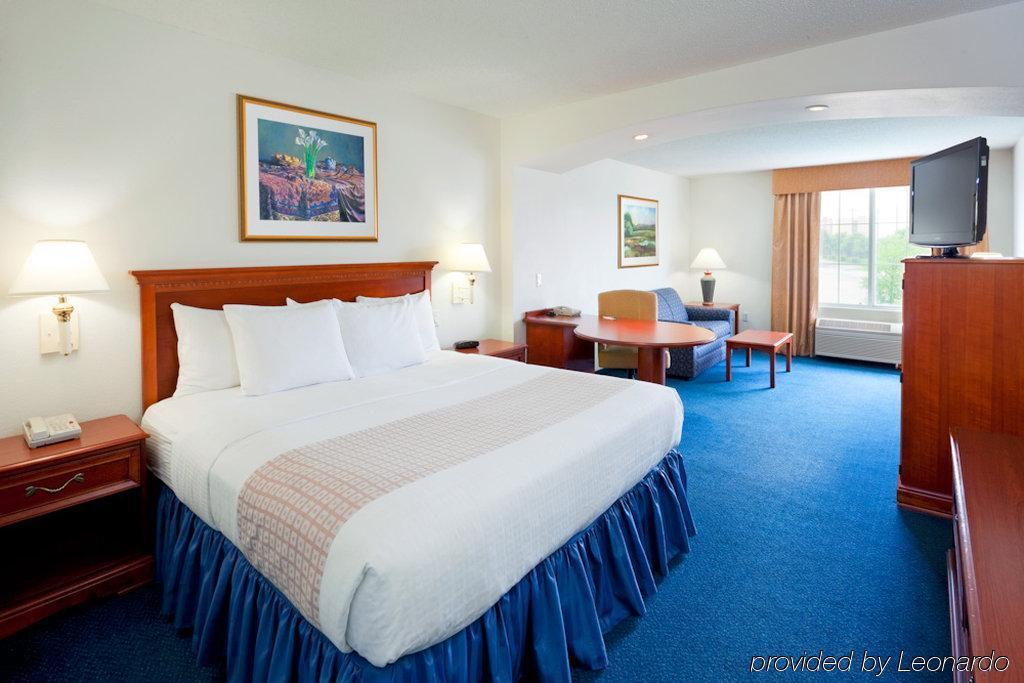 La Quinta By Wyndham Dfw Airport South / Irving Hotel Room photo