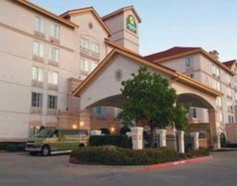 La Quinta By Wyndham Dfw Airport South / Irving Hotel Exterior photo